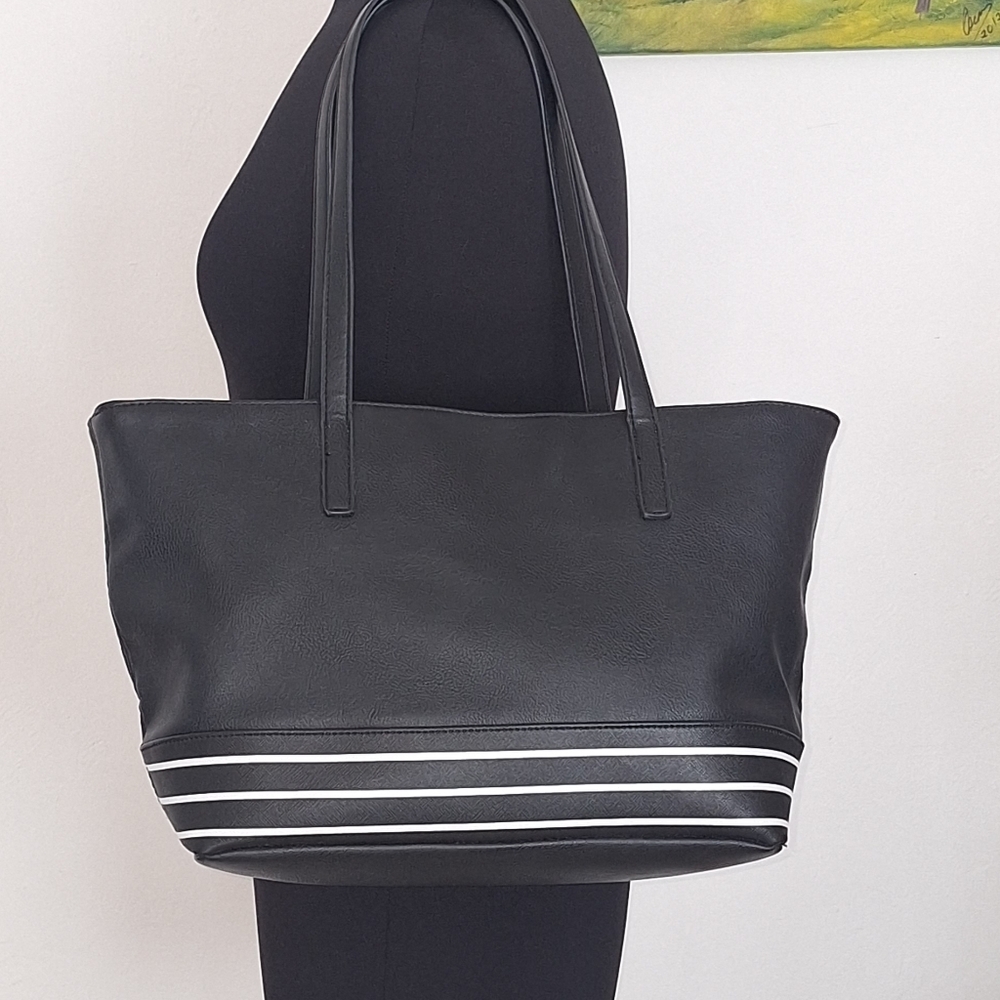 Kenneth Cole Tote - Picture 2 of 11